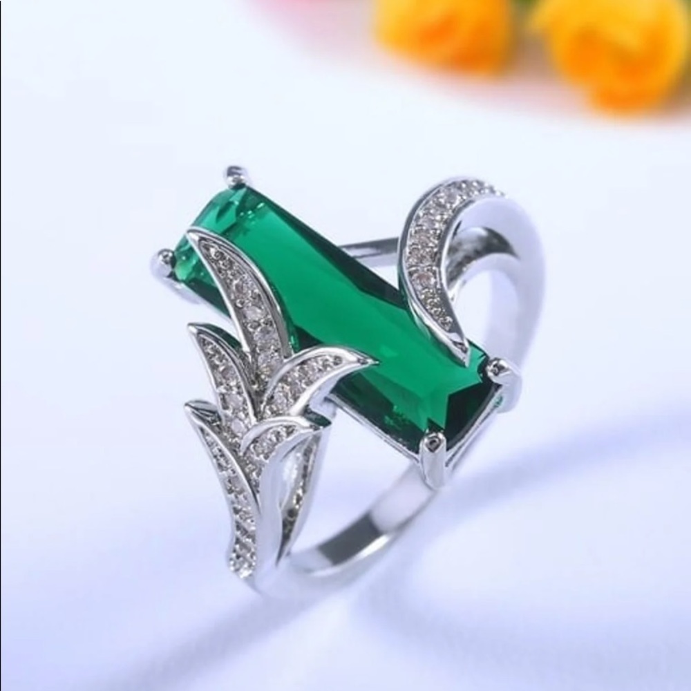 Emerald Platinum Ring